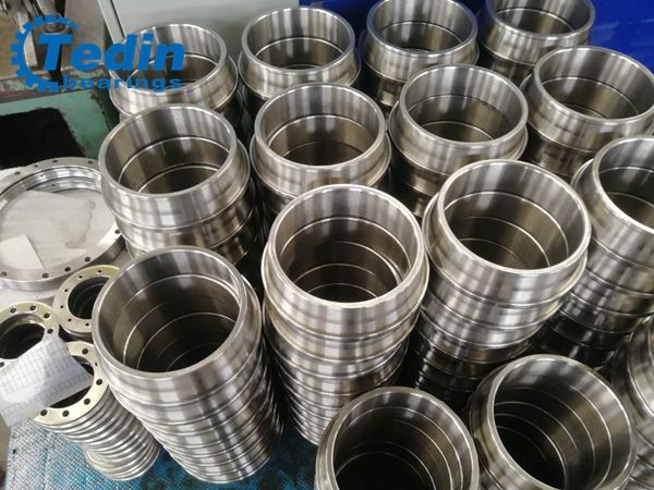 single row tapered roller bearing 32952 P4 4